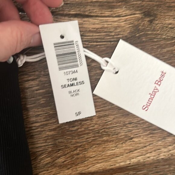 NEW ARITZIA SUNDAY BEST Toni seamless black bra small - Picture 4 of 11